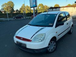 Weiß Gebraucht 2004 Ford Fiesta Kleinwagen | 500 € (Guter Preis)