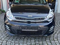 Schwarz Gebraucht 2015 Kia Rio Platinum Edition Limousine | 7.699 € (Teuer)