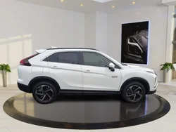 Weiß metallic Gebraucht 2023 Mitsubishi Eclipse Cross Plus SUV | 37.250 €