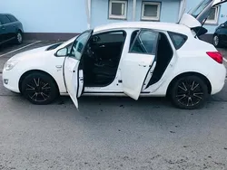 Weiß Gebraucht 2010 Opel Astra Limousine | 2.690 € (Fairer Preis)