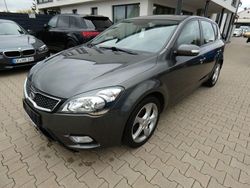 Grau Gebraucht 2011 Kia Ceed Spirit Kleinwagen | 2.290 € (Teuer)