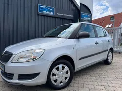 Silber Gebraucht 2011 Skoda Fabia Kleinwagen | 6.490 € (Etwas zu teuer)