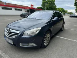 Grau Gebraucht 2011 Opel Insignia Kombi | 3.200 €