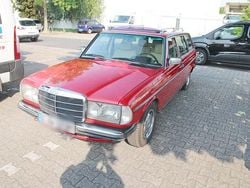 Rot Gebraucht 1981 Mercedes 240 Kombi | 7.900 €