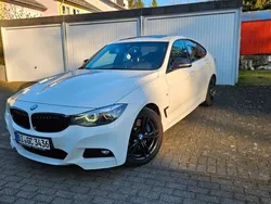 Weiß Gebraucht 2019 BMW 330 M Sport Limousine | 17.990 €