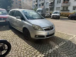 Silber Gebraucht 2007 Opel Zafira Van / Kleinbus | 2.000 € (Etwas zu teuer)