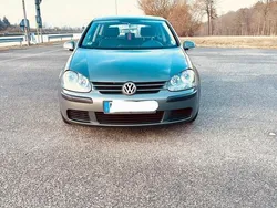 Grün Gebraucht 2004 VW Golf IV Kleinwagen | 5.200 €