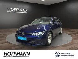 Blau Gebraucht 2020 VW Golf VIII Life Limousine | 19.450 € (Etwas zu teuer)