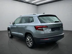 Grau Gebraucht 2021 Skoda Karoq SUV | 24.699 € (Fairer Preis)