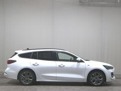 Weiss Gebraucht 2023 Ford Focus ST-Line Kombi | 15.780 € (Etwas zu teuer)