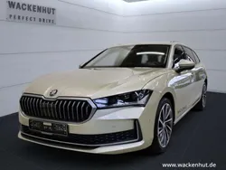 Gelb Gebraucht 2024 Skoda Superb LAURIN & KLEMENT Kombi | 48.800 €