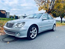 Silber Gebraucht 2005 Mercedes C220 Sportline Limousine | 3.990 € (Etwas zu teuer)