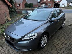 Grau Gebraucht 2016 Volvo V40 Inscription Limousine | 15.400 € (Fairer Preis)
