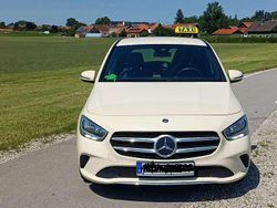 Beige Gebraucht 2019 Mercedes 180 Limousine | 12.900 €