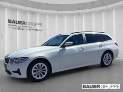 Weiss Gebraucht 2022 BMW 320 Kombi | 25.430 € (Guter Preis)
