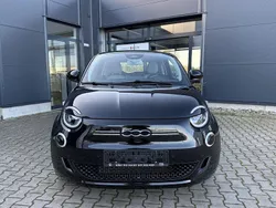 Schwarz Gebraucht 2021 Fiat 500e Icon Kleinwagen | 16.690 € (Fairer Preis)