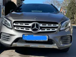 Grau Gebraucht 2017 Mercedes GLA200 Style SUV | 20.500 € (Fairer Preis)
