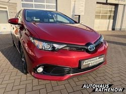 Red mc. Gebraucht 2018 Toyota Auris Hybrid Team Limousine | 16.490 € (Guter Preis)