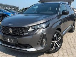 Grau Gebraucht 2023 Peugeot 5008 GT-line Van / Kleinbus | 24.871 € (Etwas zu teuer)
