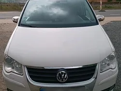 Weiß Gebraucht 2008 VW Touran Van / Kleinbus | 6.900 €