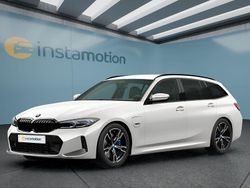 Weiß Gebraucht 2023 BMW 330e M Sport Kombi | 40.899 € (Fairer Preis)