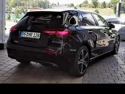 Neu 2025 Mercedes A200 | 39.590 € (Teuer)