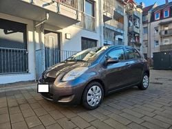 Grau Gebraucht 2009 Toyota Yaris Kleinwagen | 4.450 € (Guter Preis)