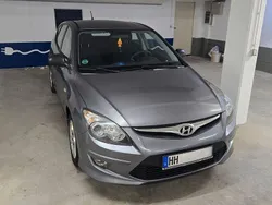 Grau Gebraucht 2011 Hyundai i30 Limousine | 2.200 € (Guter Preis)
