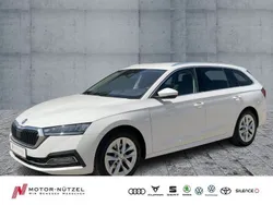 Candyweiss Gebraucht 2022 Skoda Octavia Style Kombi | 23.460 € (Fairer Preis)