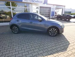 Saphirblau metallic Gebraucht 2017 Mazda 2 Nakama Kleinwagen | 10.990 € (Fairer Preis)