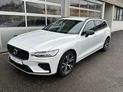 Crystal white (metallic) Gebraucht 2020 Volvo V60 R-Design Kombi | 34.990 € (Etwas zu teuer)