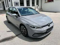 Mondsteingrau Gebraucht 2020 VW Golf VIII Life Limousine | 18.490 € (Fairer Preis)