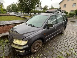 Violet Gebraucht 1998 Mitsubishi Space Wagon Van / Kleinbus | 450 €