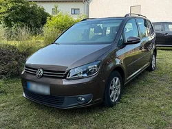 Braun Gebraucht 2013 VW Touran Van / Kleinbus | 8.999 € (Fairer Preis)