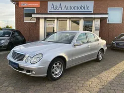 Silber Gebraucht 2004 Mercedes E200 Limousine | 2.300 €