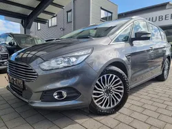 Grau Gebraucht 2019 Ford S-MAX Titanium Van / Kleinbus | 15.700 € (Guter Preis)