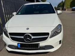 Weiß Gebraucht 2016 Mercedes A180 Edition Kleinwagen | 15.900 € (Teuer)