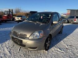Grau Gebraucht 2004 Toyota Yaris Kleinwagen | 990 € (Guter Preis)