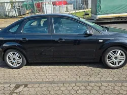 Schwarz Gebraucht 2006 Ford Focus Ghia Limousine | 1.900 € (Guter Preis)