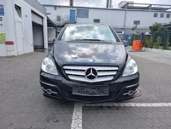 Schwarz Gebraucht 2012 Mercedes B180 Van / Kleinbus | 8.900 € (Superpreis)