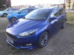 Blau Gebraucht 2017 Ford Focus ST-Line Kombi | 17.590 €