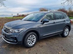 Grau Gebraucht 2023 VW Tiguan Elegance SUV | 34.000 € (Etwas zu teuer)