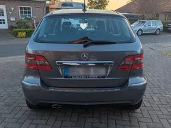 Grau Gebraucht 2010 Mercedes B180 Van / Kleinbus | 9.000 €