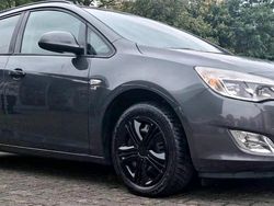 Grau Gebraucht 2012 Opel Astra Kombi | 2.750 € (Fairer Preis)