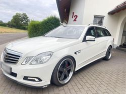 Weiß Gebraucht 2009 Mercedes E350 Elegance Kombi | 15.900 €
