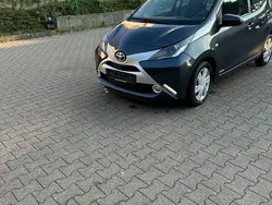 Grau Gebraucht 2016 Toyota Aygo Kleinwagen | 7.100 € (Guter Preis)