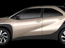 Ginger beige / night sky black Neu 2025 Toyota Aygo Kleinwagen | 17.500 €