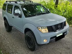 Grau Gebraucht 2009 Nissan Pathfinder SE SUV | 11.500 € (Fairer Preis)