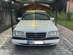 Weiß Gebraucht 1994 Mercedes C180 Limousine | 4.100 €