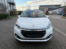Weiß Gebraucht 2019 Peugeot 208 Kleinwagen | 7.999 € (Guter Preis)